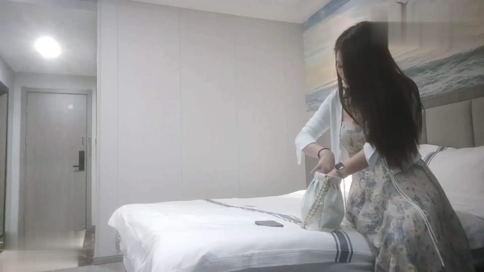 移动公司上班的模特气质女白领