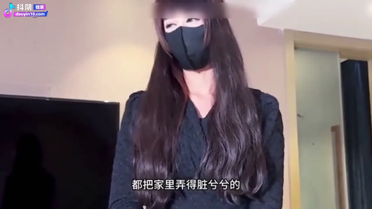 哥哥接到客户电话出去应酬我在家套路嫂子喝酒嫂子喝醉回房休息我却趁机夜袭嫂子  #乱伦  #黑丝   #内射