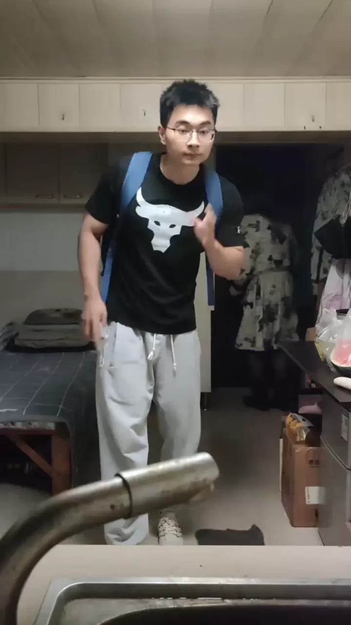 人妖 伪娘 红姐视频 伪娘阿红肌肉男1