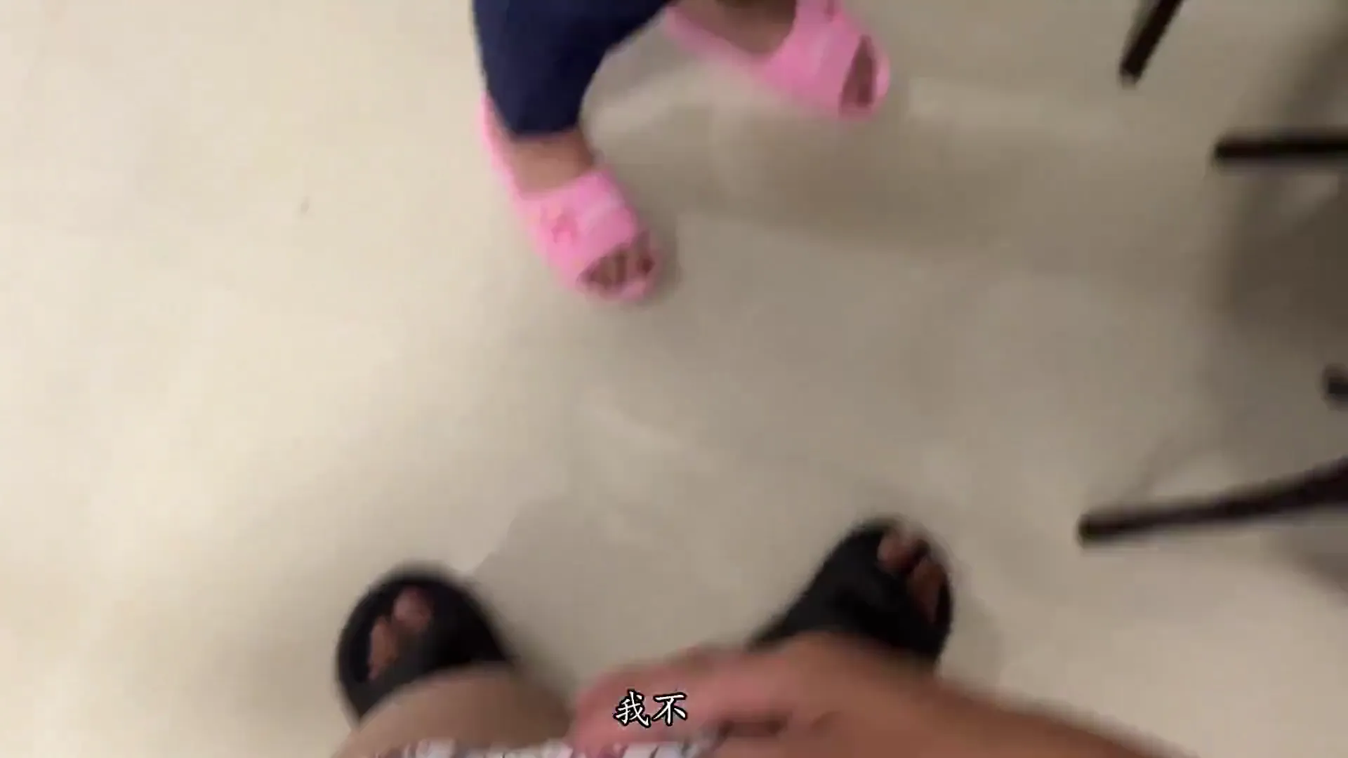 母亲节深圳大瓜 欲火焚身的儿子 竟对亲妈索要礼物虽然惊讶但还是被儿子的坚持所打动 开始用嘴巴服侍