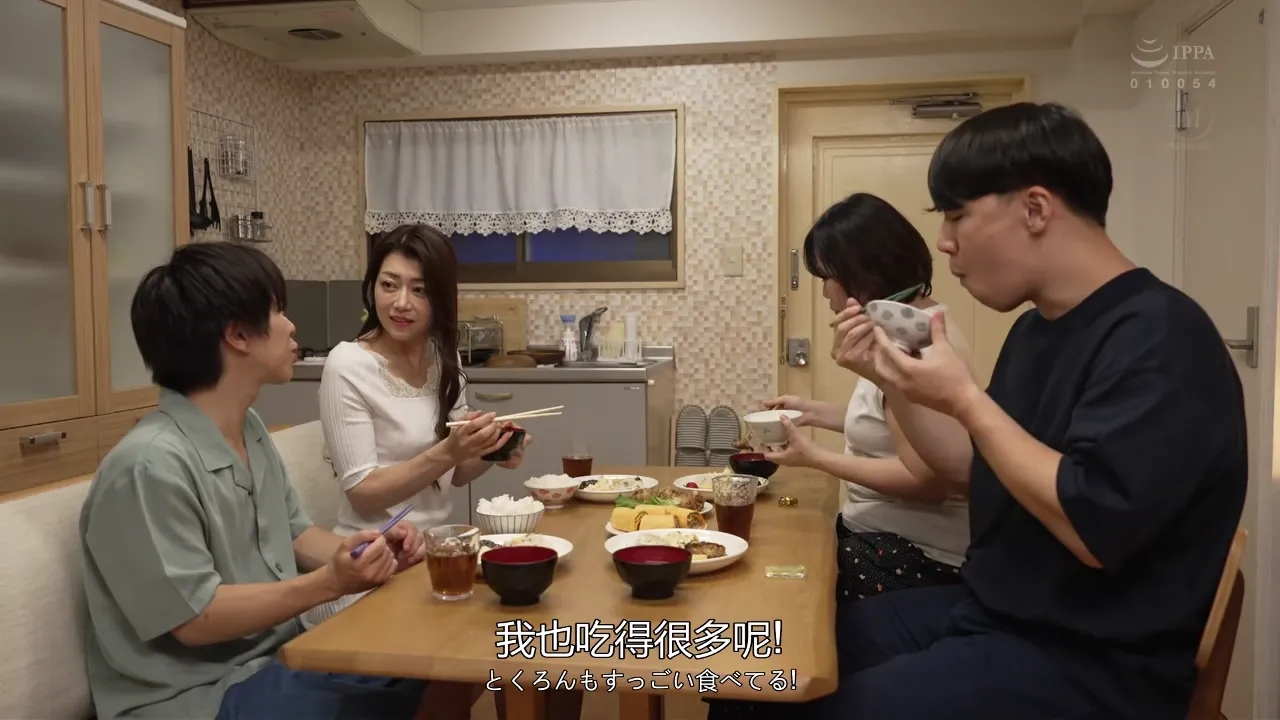 我和朋友交换母亲