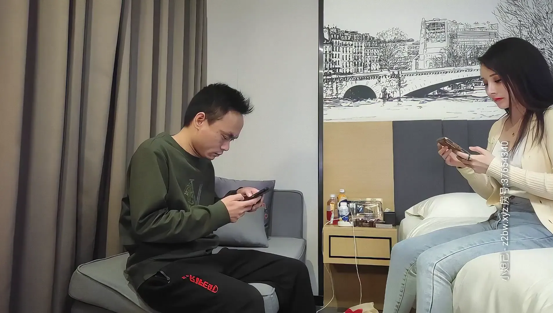 真E奶S曲线极品御姐，年度最骚，做爱太激情了，主动让猥琐男口爆