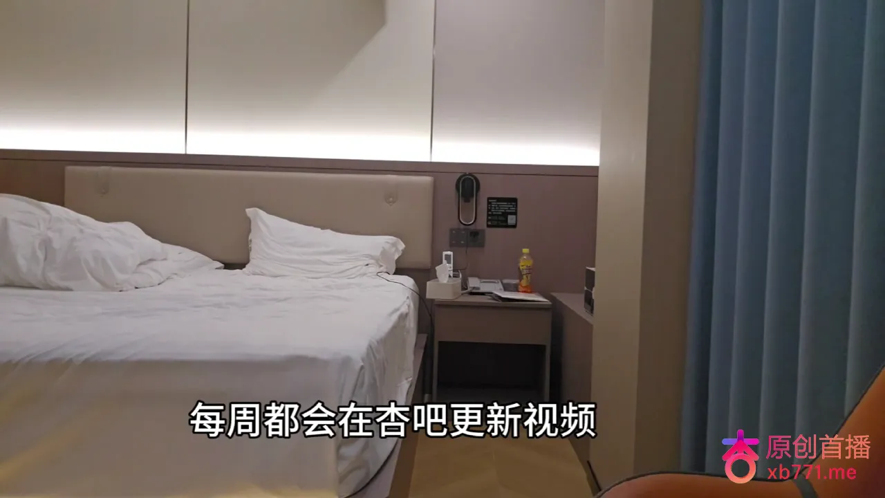 20岁小妹妹 身材苗条胸部很大 拔套被发现了有点尴尬 想射在妹子肚子上不过还是被她给躲了过去