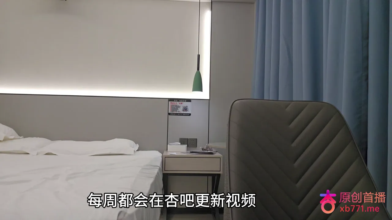 今天约了一个20岁小妹妹 身体柔软还会一字马 每个姿势都很配合一丁点不耐烦都没有 最后舌吻猛操中射出来了