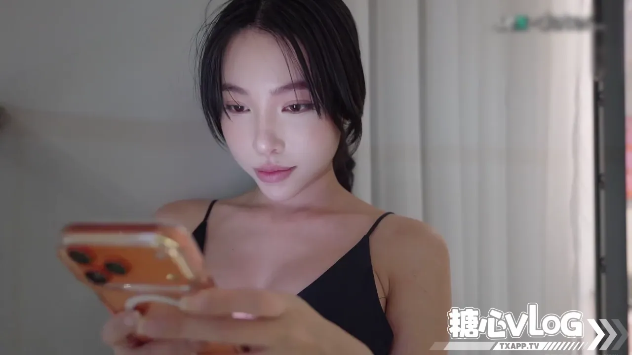 越南反差嫩妹【Miuzxc】约炮约到的极品骚货 第一次见面就忍不住 在家直接操到中出