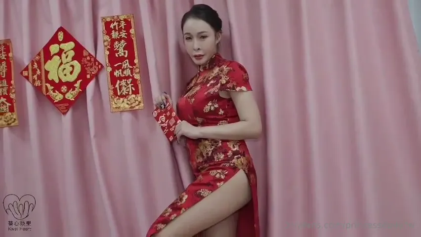 粉嫩小穴被肆意玩弄