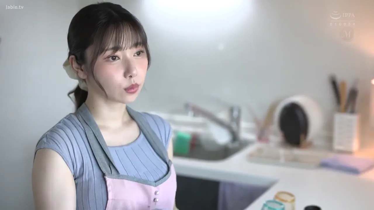 我同情我那30岁还是处男的姐夫,于是答应了他毕生的愿望。我们之间火花四射,最后我竟然还请他再给我来一次奶油派。